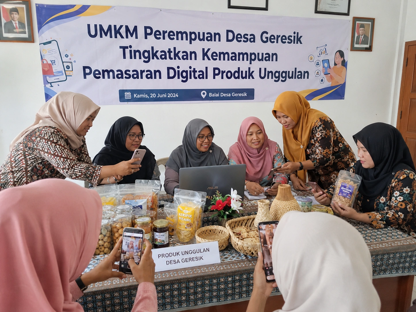 UMKM Perempuan Desa Gersik Tingkatkan Kemampuan Pemasaran Digital Produk Unggulan